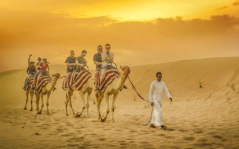 safári no deserto de dubai com passeio em 4x4 nas dunas, passeio de camelo, jantar com churrasco, shows ao vivo e traslados do hotel-3