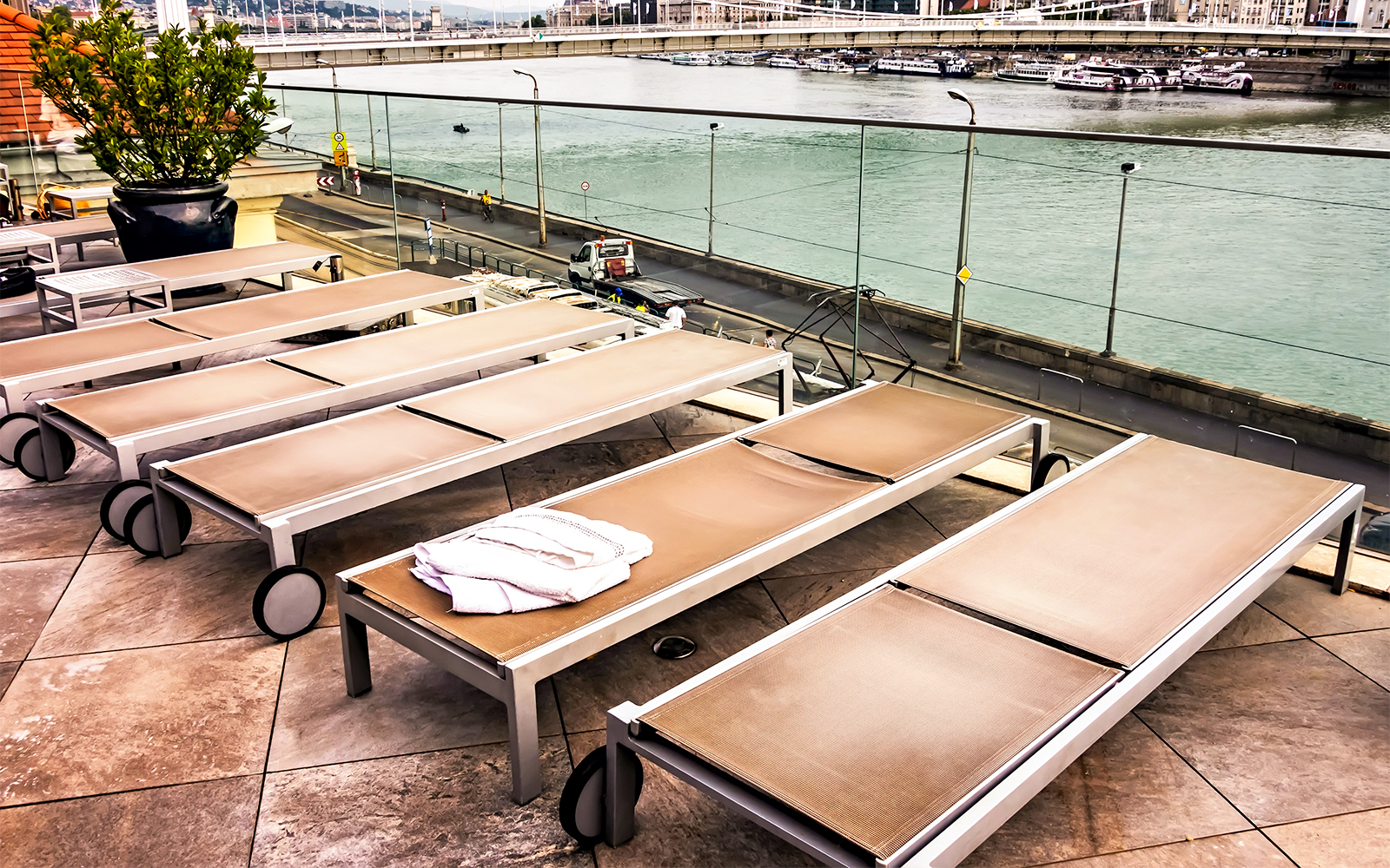 Termas de Budapeste piscina no terraço rudas