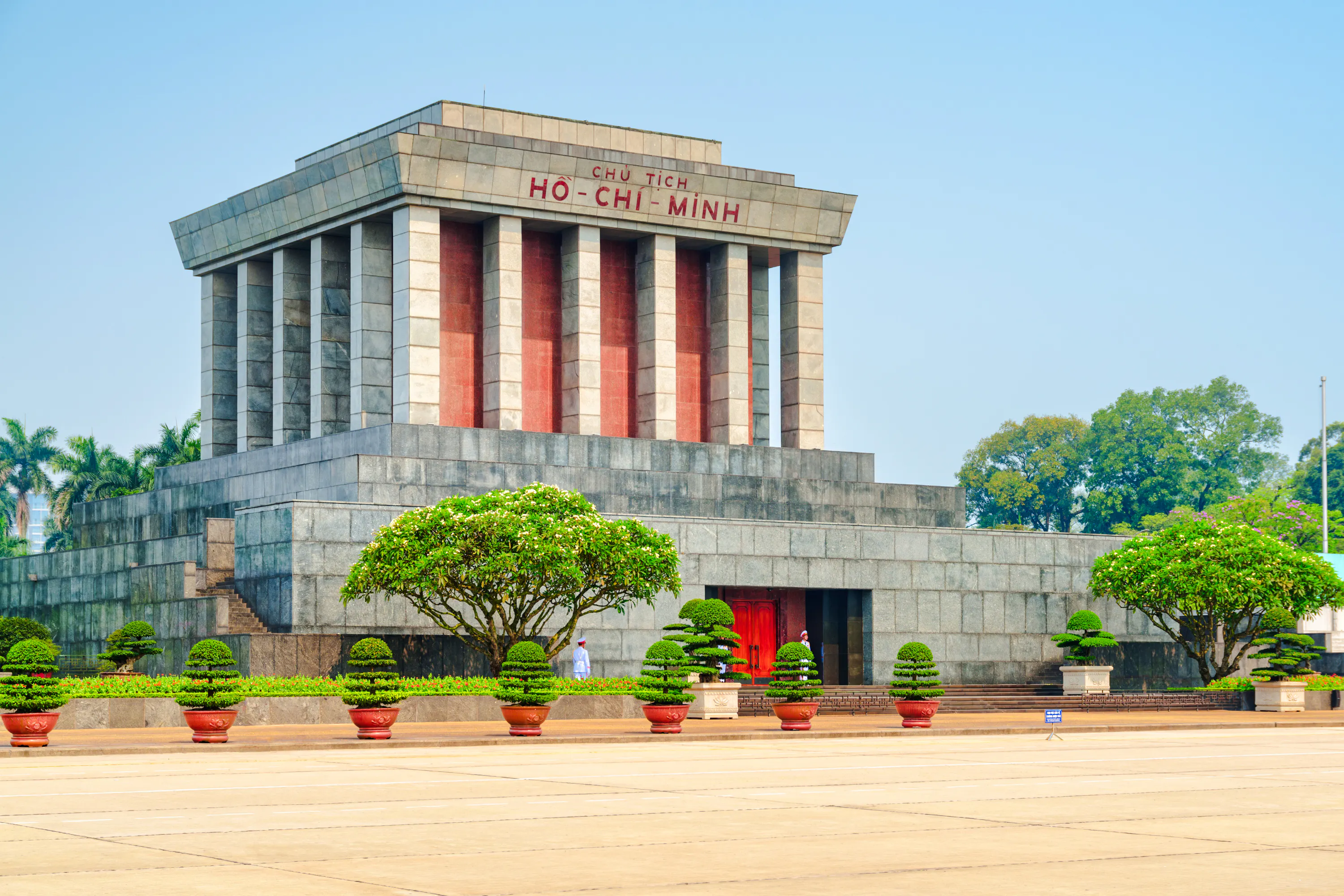 Hanoi: Skip-the-Line Entry to Ho Chi Minh Mausoleum & Museum Tour