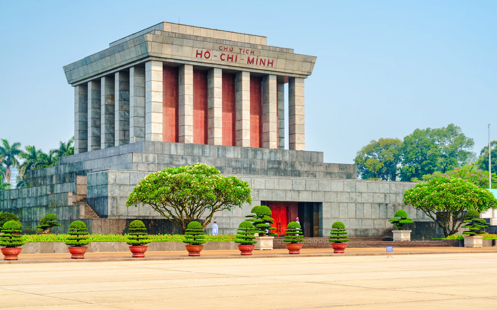 Hanoi: Skip-the-Line Entry to Ho Chi Minh Mausoleum & Museum Tour