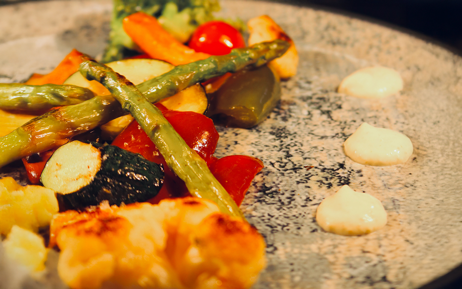 Grilled vegetables with sauce at Tablao El Arenal show.