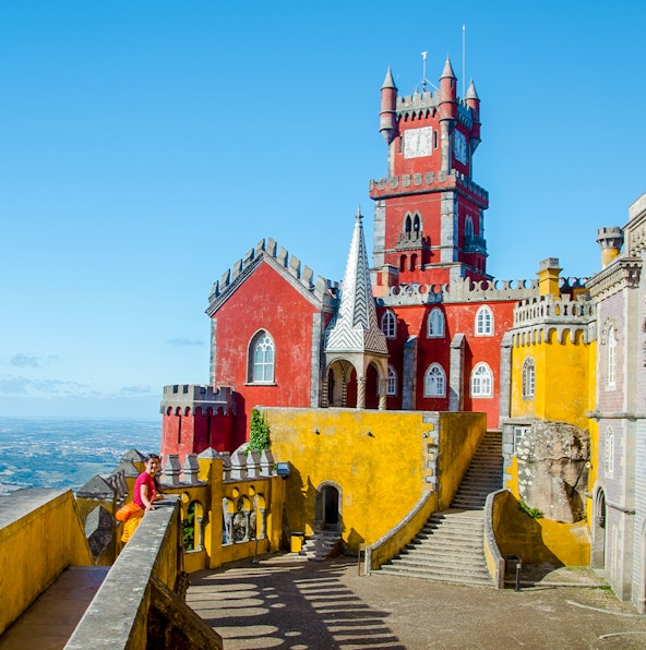 When is the best time to visit Pena Palace? Find out!
