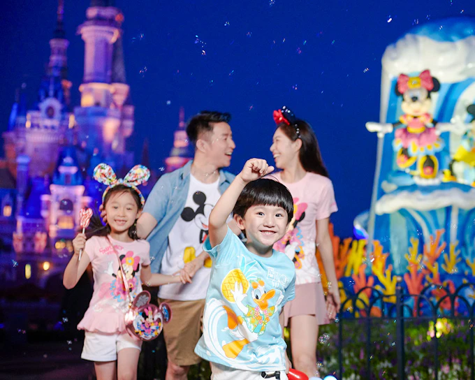 Shanghai Disneyland 1-Day Ticket With Premier Access (6 Attractions)