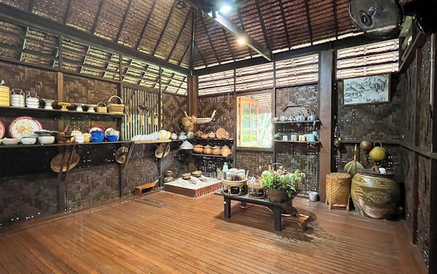 Traditional Thai kitchen with cooking utensils and pottery for a half-day guided cooking class.