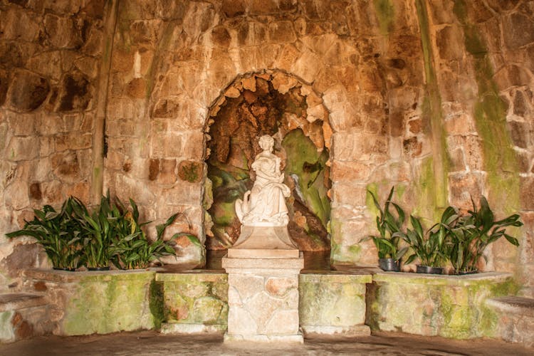 Leda's Grotto - Quinta da Regaleira