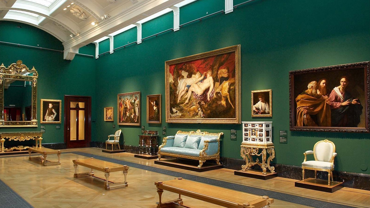 King's Gallery at Buckingham Palace featuring classic paintings and ornate furniture.