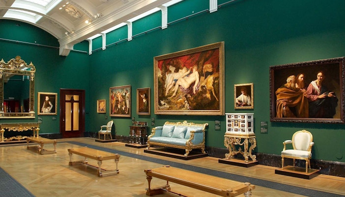King's Gallery at Buckingham Palace featuring classic paintings and ornate furniture.