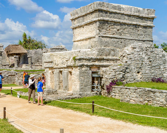 From Playa del Carmen: Chichén Itzá Early Guided Tour with Hotel Pickup & Lunch (Product 37633)