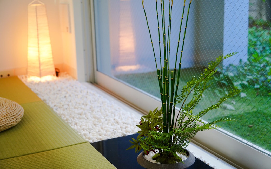 Tatami mat and bamboo arrangement in Tokyo Matcha & Kimono Experience interior.