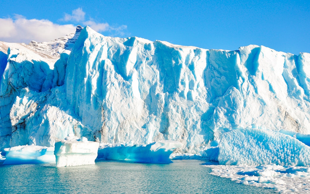 Glacier Spegazzini towering over turquoise waters, El Calafate, Patagonia, Argentina.