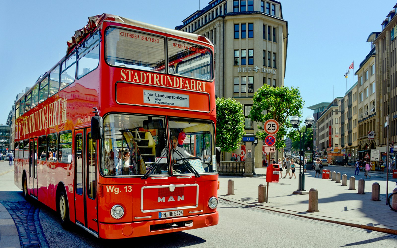 Hop-on hop-off bus tour in Hamburg with view of Alster Lake cruise, related to Blue Planet Aquarium.