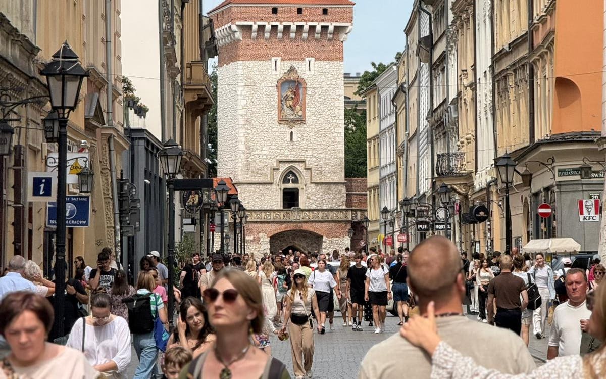 prywatna piesza wycieczka po krakowie śladami street foodu z lokalnym przewodnikiem i degustacjami na targu-2