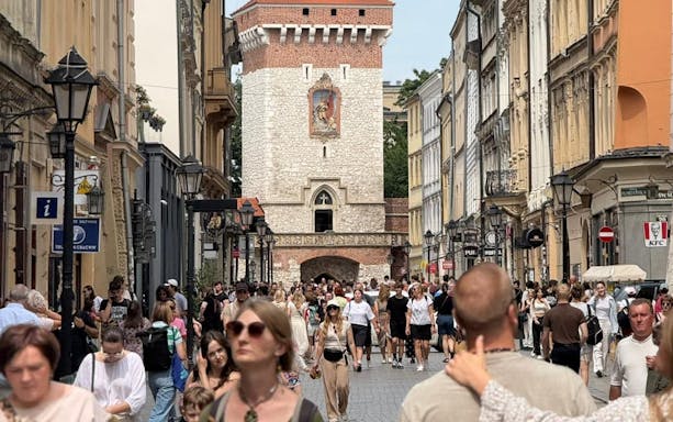kraków private street food walking tour with local guide and market tastings-2