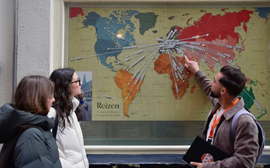 Guide explaining WWII map to tourists on Haarlem walking tour.