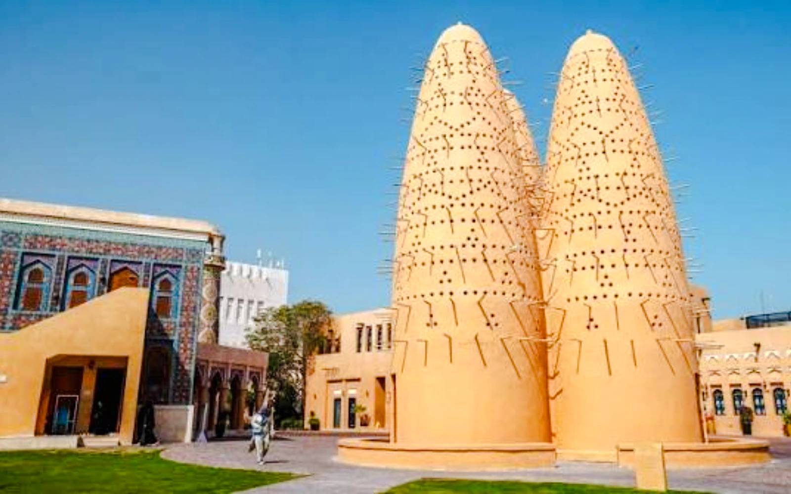 Doha Private City Highlights Tour: Souq Waqif, Katara, The Pearl and Lusail (Product 53780)