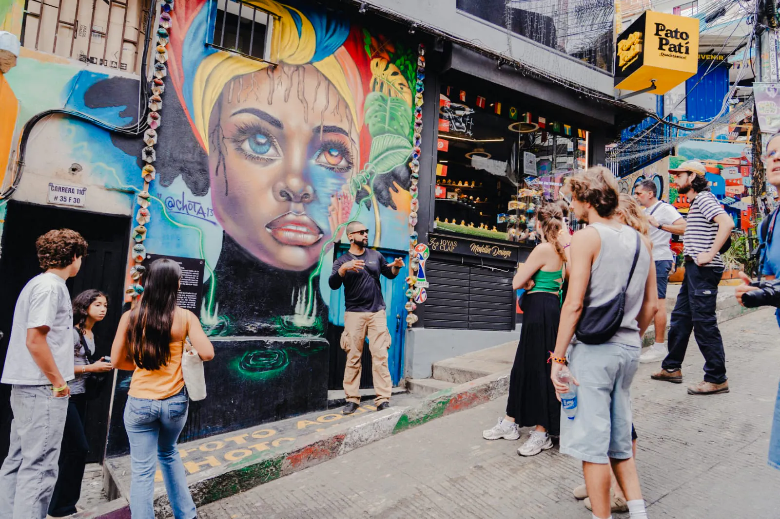 Comuna 13 Tour La Verdadera Historia y Comida Callejera