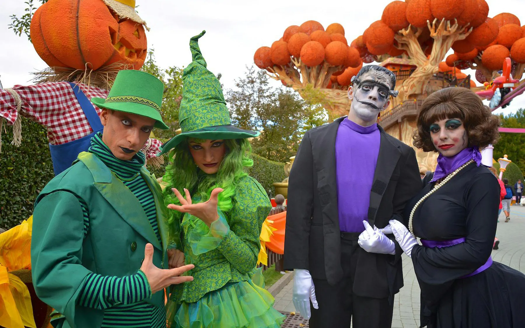 Costumed performers at Gardaland Halloween event with themed decorations.