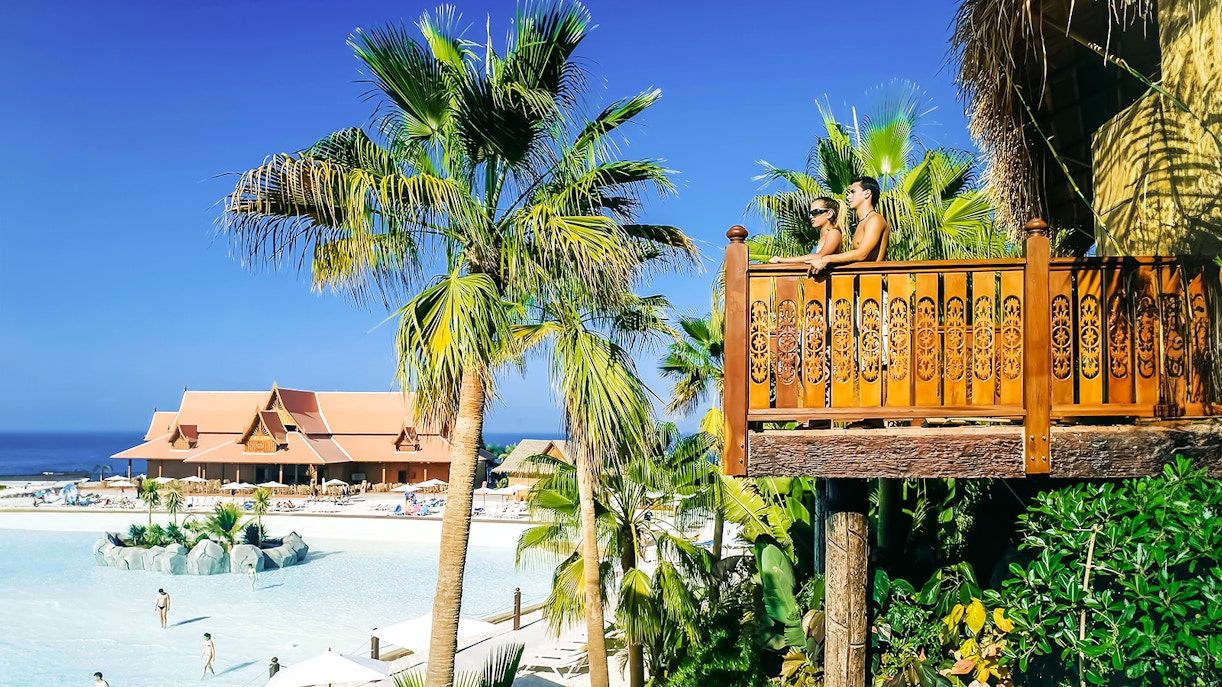 https://cdn-imgix.headout.com/media/images/02cf04f5c3010588af50c42a02874f78-10768-Tenerife-Skip-the-LineTicketstoSiamPark-22.jpg