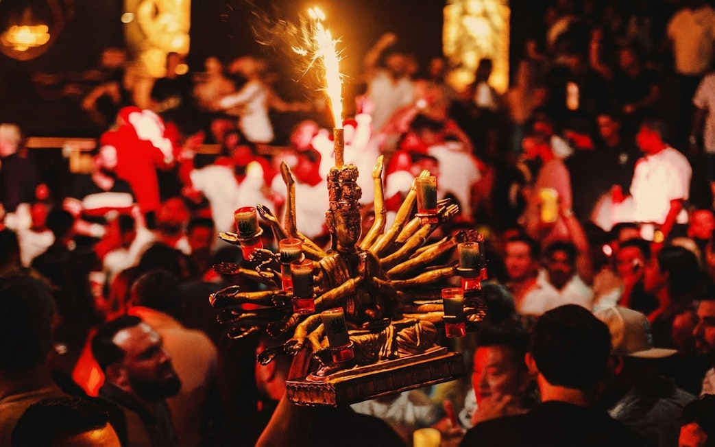 Crowded dance floor at Mandala Nightclub Cancun with vibrant decor and lively atmosphere.