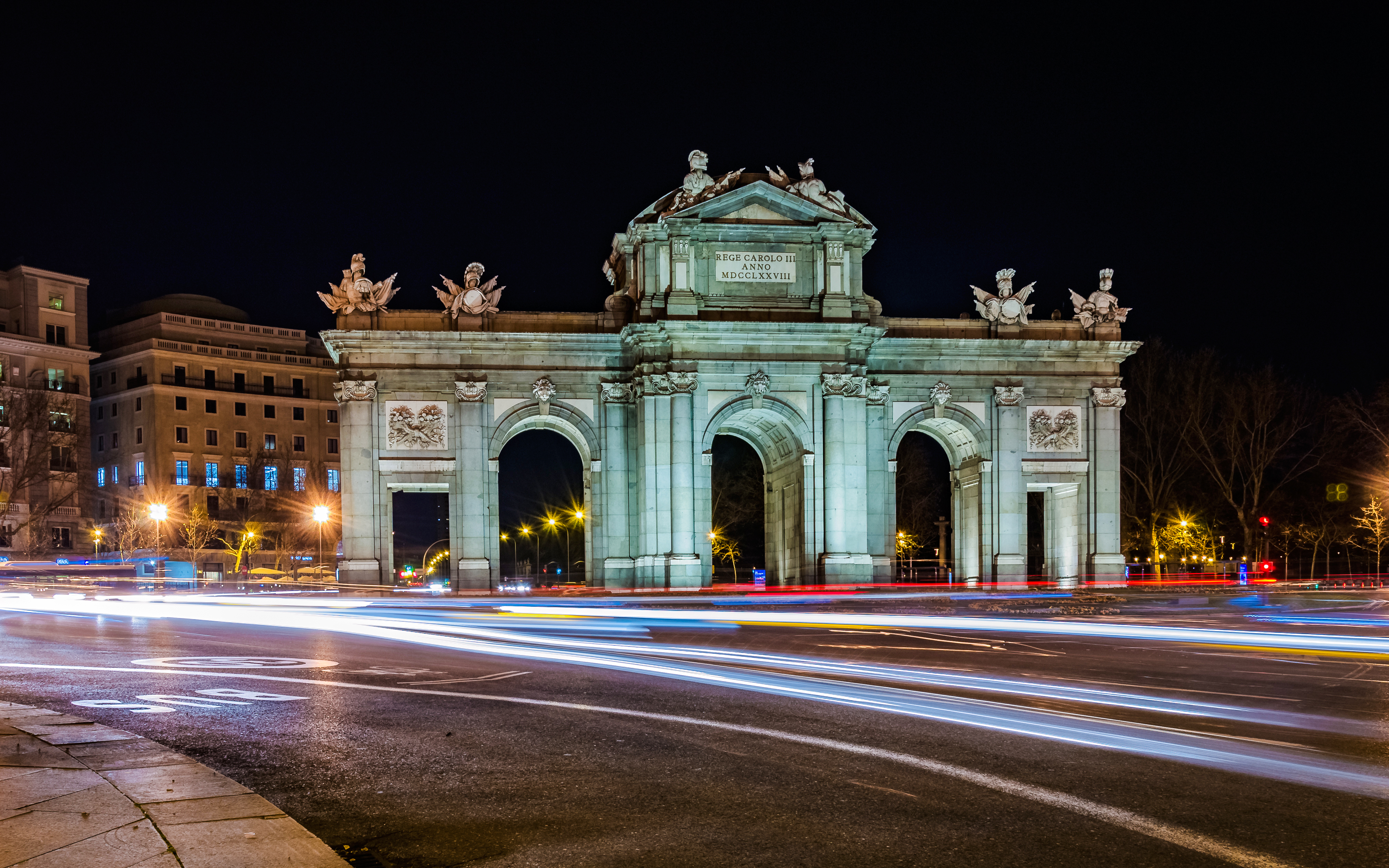 Puerta de Alcalá Madrid Night Light Trails
