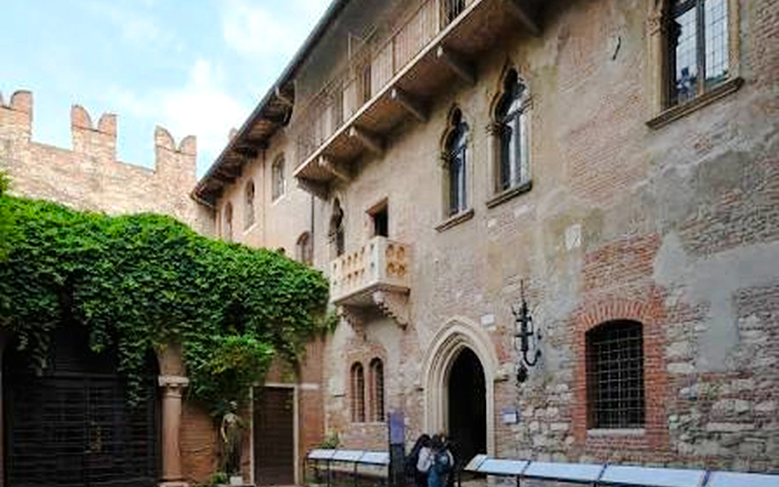 Juliet's Courtyard and Verona Teatro Tickets Image 4