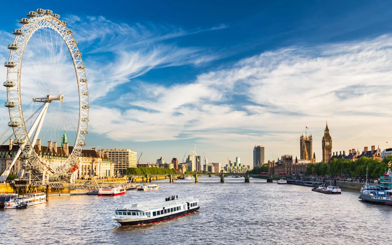 Afternoon Tea Sightseeing Tour with PG Tips (Lower deck) & London Eye Image 3