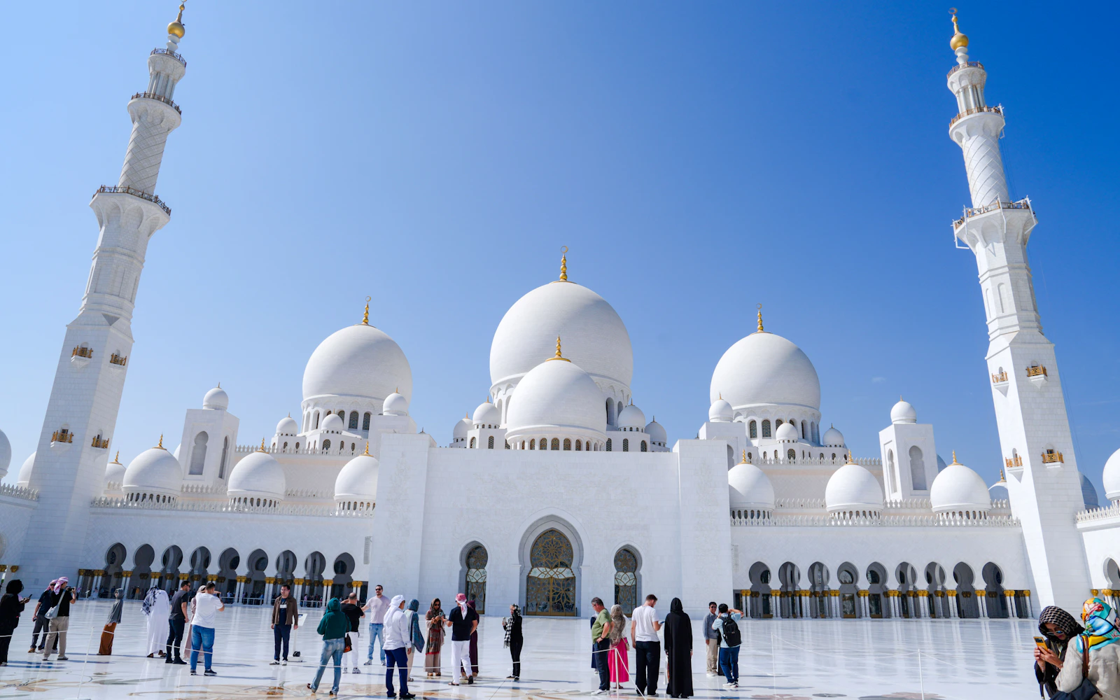 From Dubai: Abu Dhabi Heritage & Culture Tour with Sheikh Zayed Grand Mosque & Souq