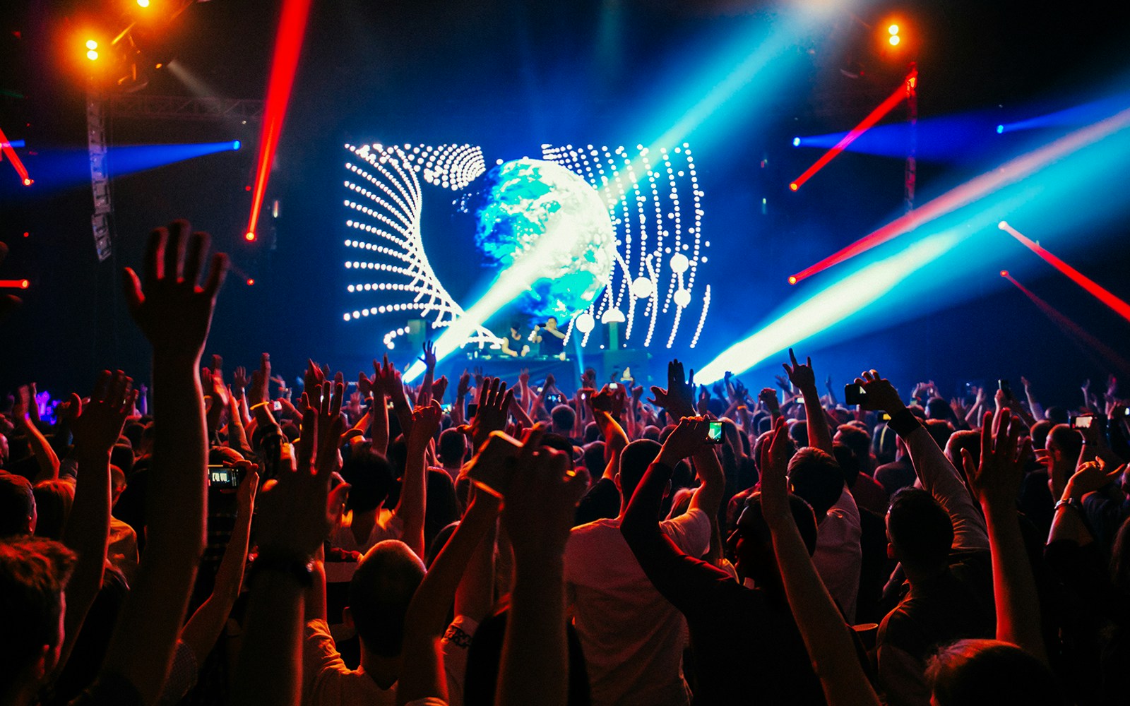 Lío Ibiza cabaret show with performers on stage in Ibiza, Spain.