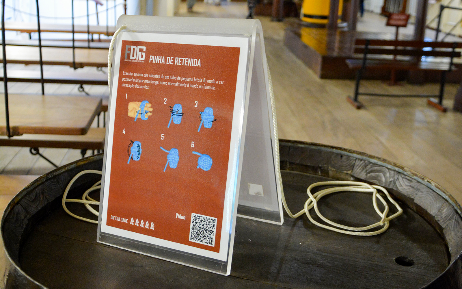 Frigate D. Fernando II e Glória exhibit with knot-tying instructions.