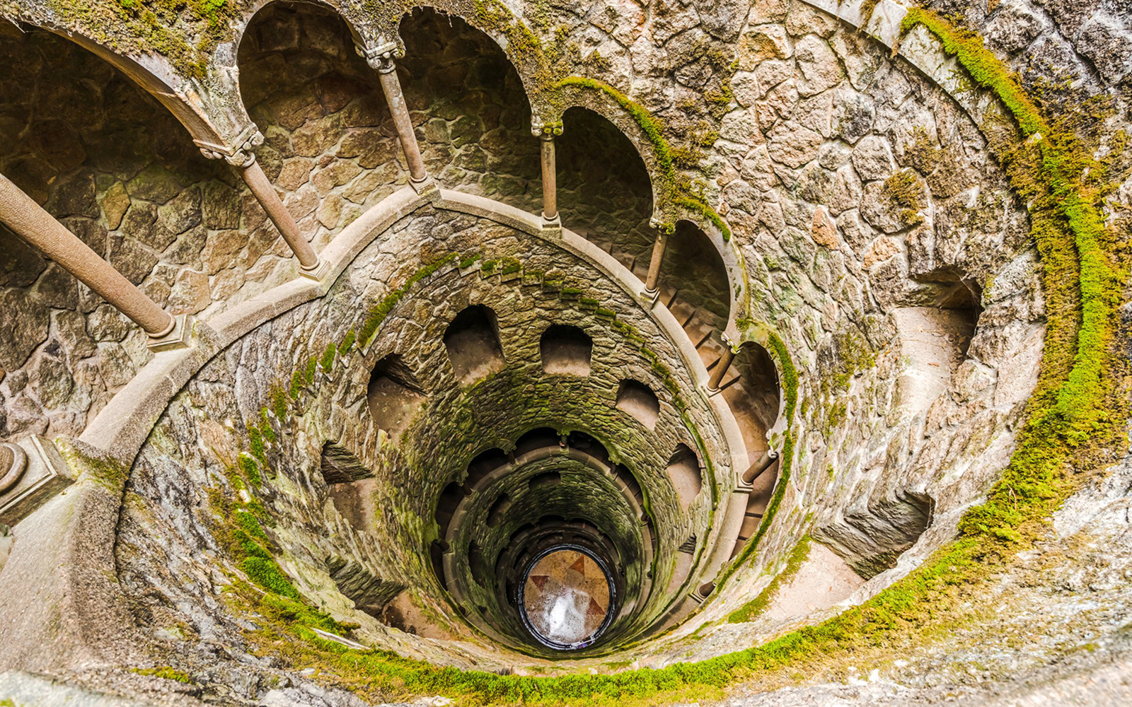https://cdn-imgix.headout.com/media/images/03a4e976bac18c68a9d54200d3573742-20027-sintra-entry-ticket-to-quinta-da-regaleira-02.jpg?utm_source=chatgpt.com