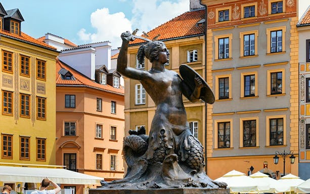Mermaid statue in Warsaw's Old Town during a private walking tour.