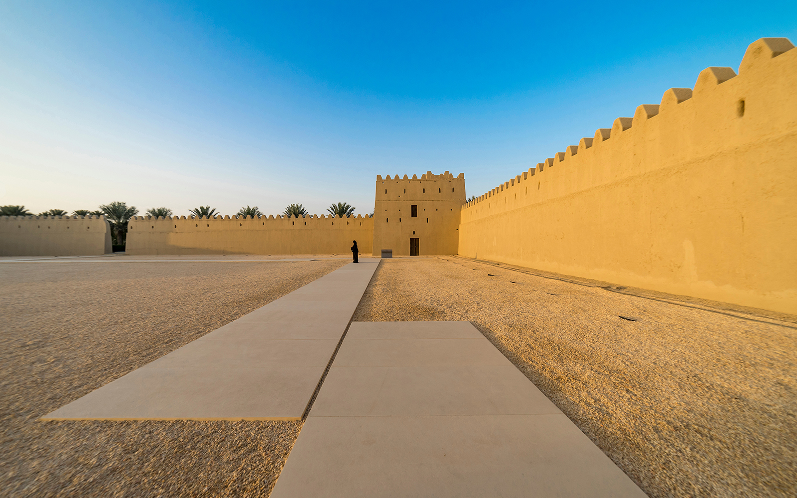 Dubai to Al Ain- Take Photos at Qasr Al Muwaiji