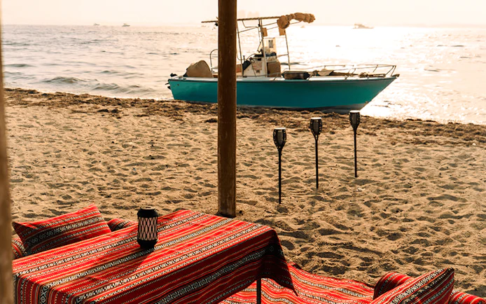 Doha: Al Safliya Island Speedboat Cruise with Beachside Lunch and Swim