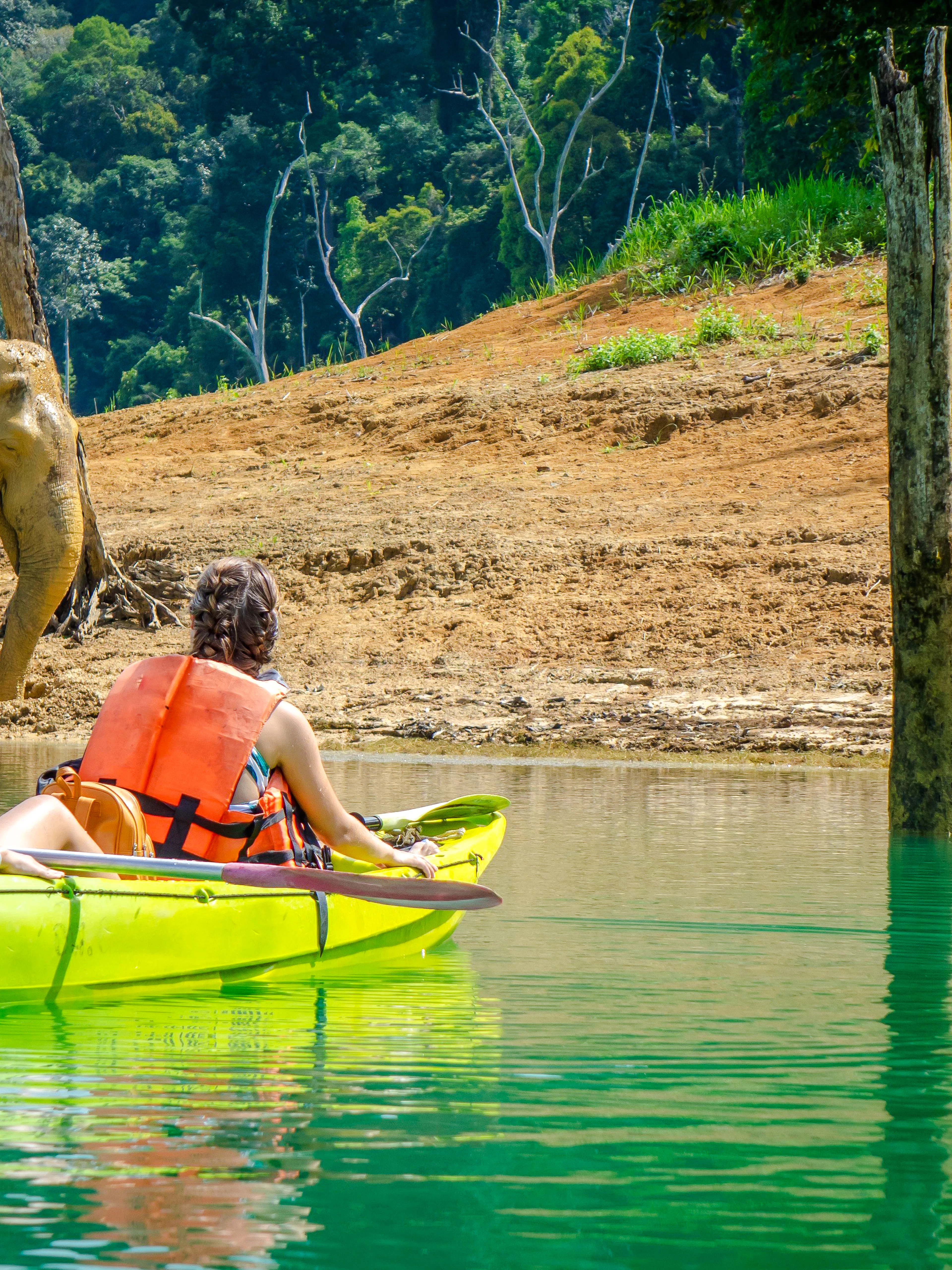 vanuit phuket: dagtocht naar het khao sok nationaal park en het cheow lan-meer met een longtailboot en bamboevlotten-1