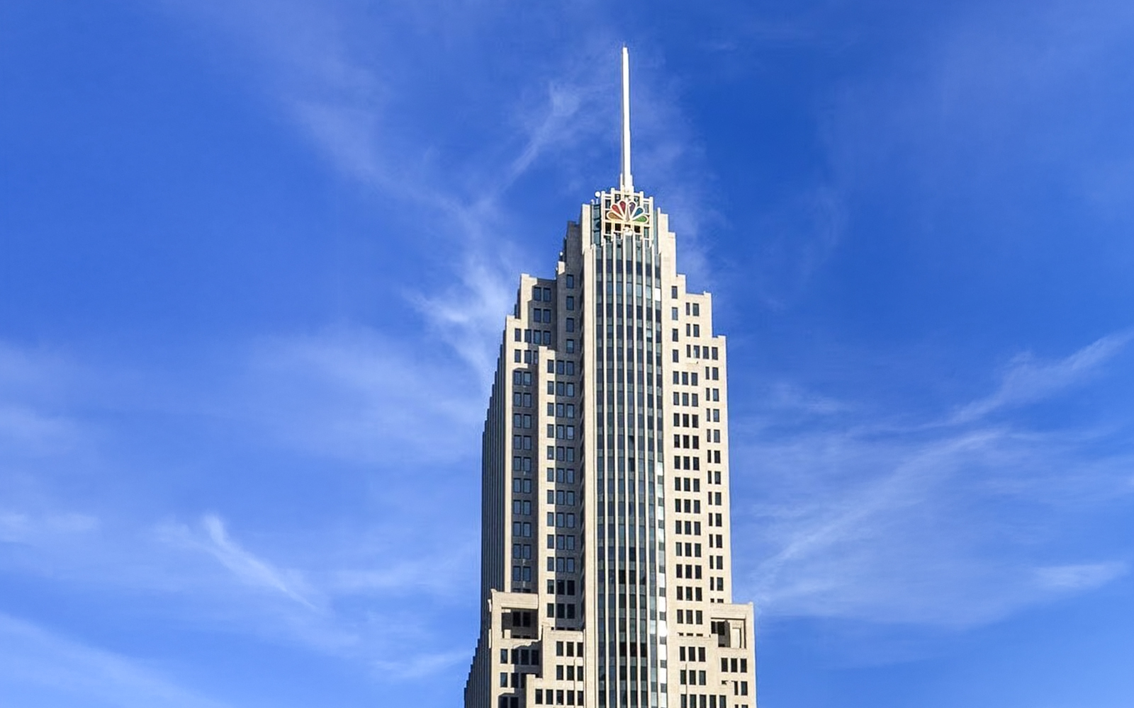 NBC Tower in Chicago against a clear blue sky.