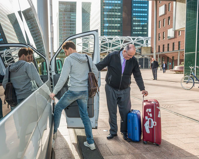 Super Shuttle One-Way Transfers: Dunedin Airport to/from Central City