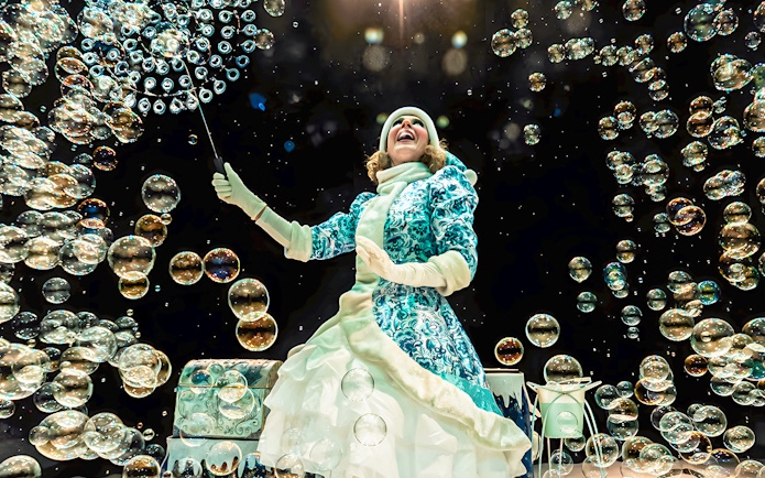 Performer creating bubbles at PortAventura's Bubble Magic Christmas show.