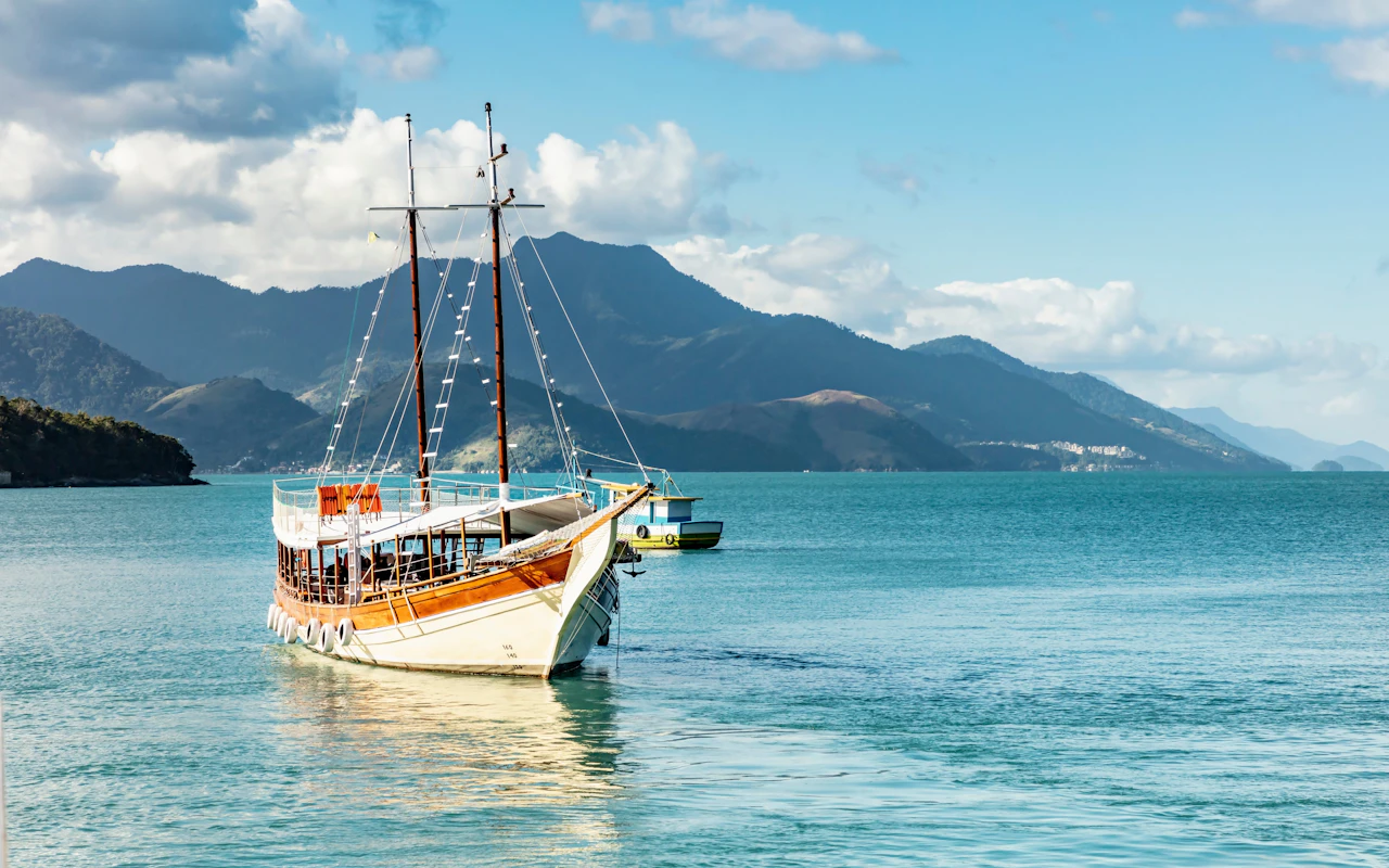 Depuis Rio : Excursion d'une journée à Angra dos Reis avec croisière en goélette