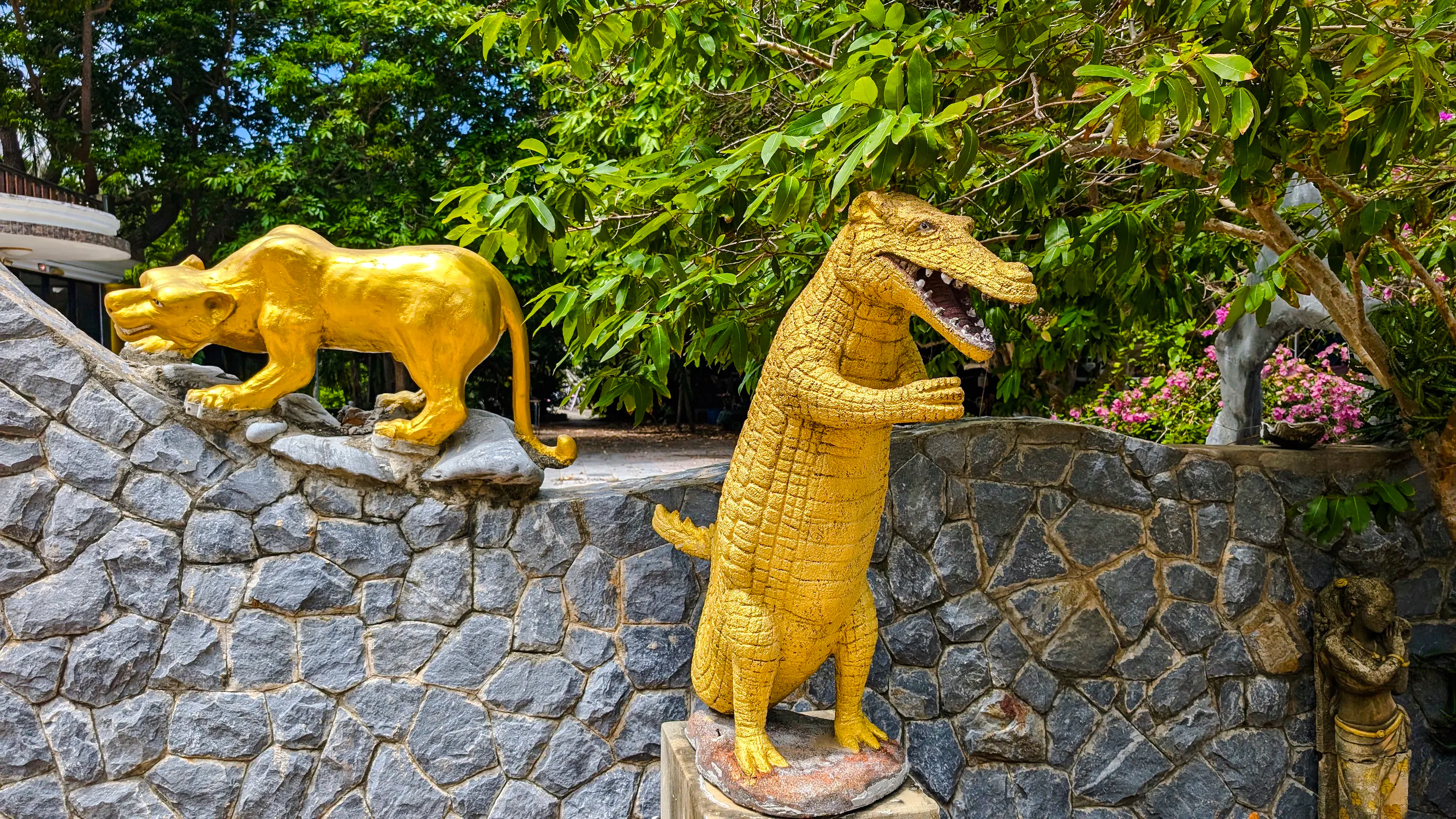 von bangkok oder pattaya aus: tagesausflug zur insel koh sichang mit hoteltransfers und privater tuk-tuk-tour-14