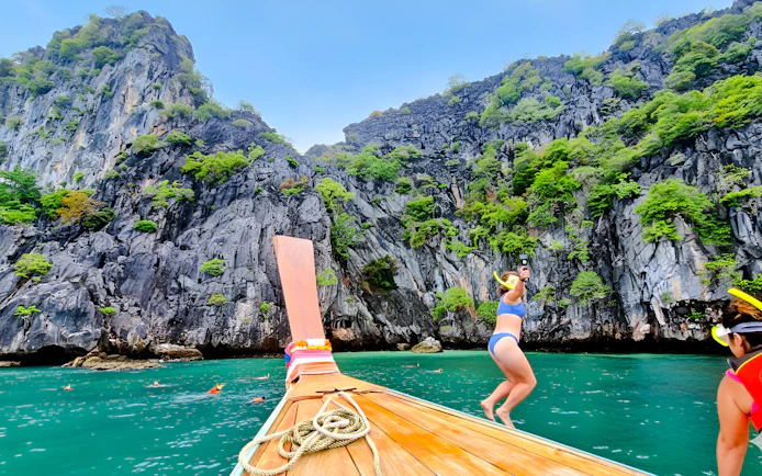 From Koh Lanta: 4 Islands Longtail Boat Tour with Emerald Cave