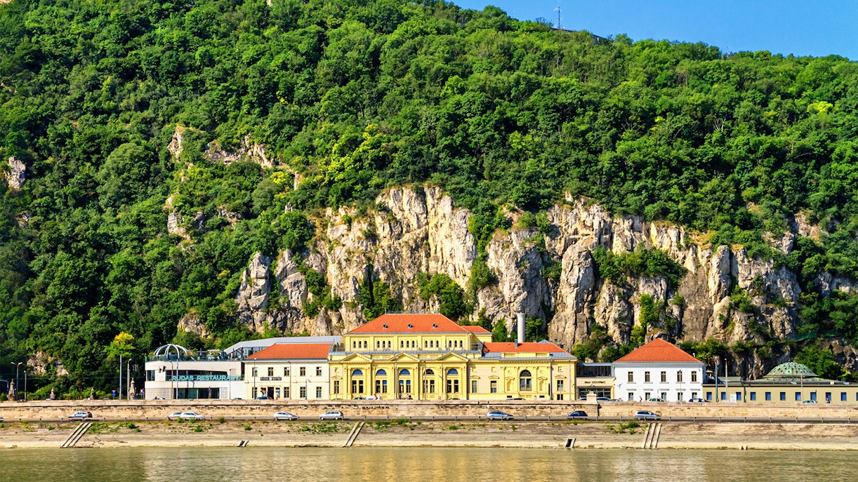 rules for visiting Rudas Baths