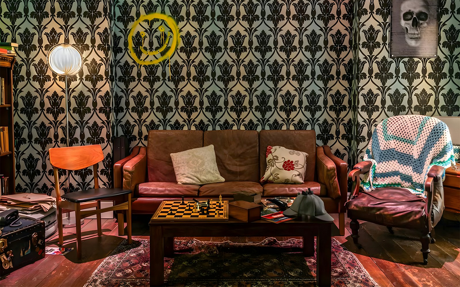 Sherlock Holmes themed room with a chessboard and detective hat on the table.