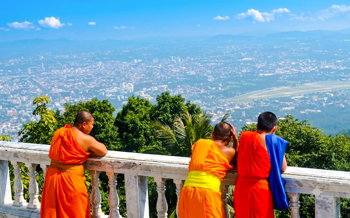 Chiang Mai Doi Suthep Temple and Wat Pha Lat Small-Group Guided Hike on Monk's Trail