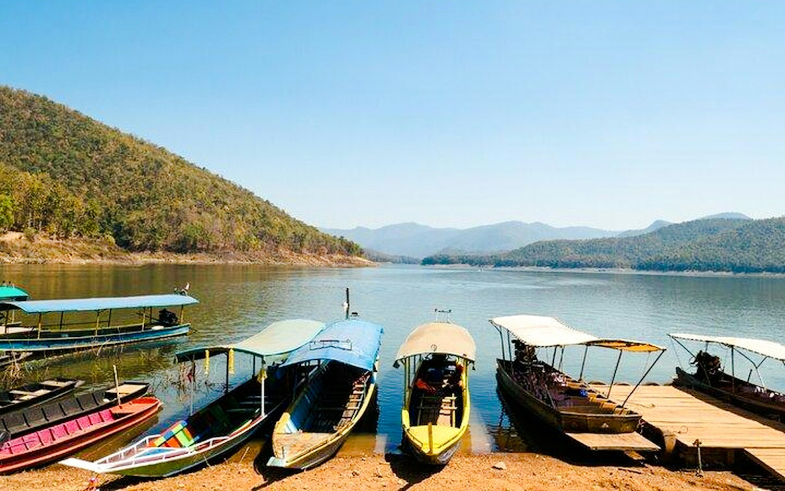 From Chiang Mai: Bua Thong Sticky Waterfalls and Mae Ngat Dam Boat Tour