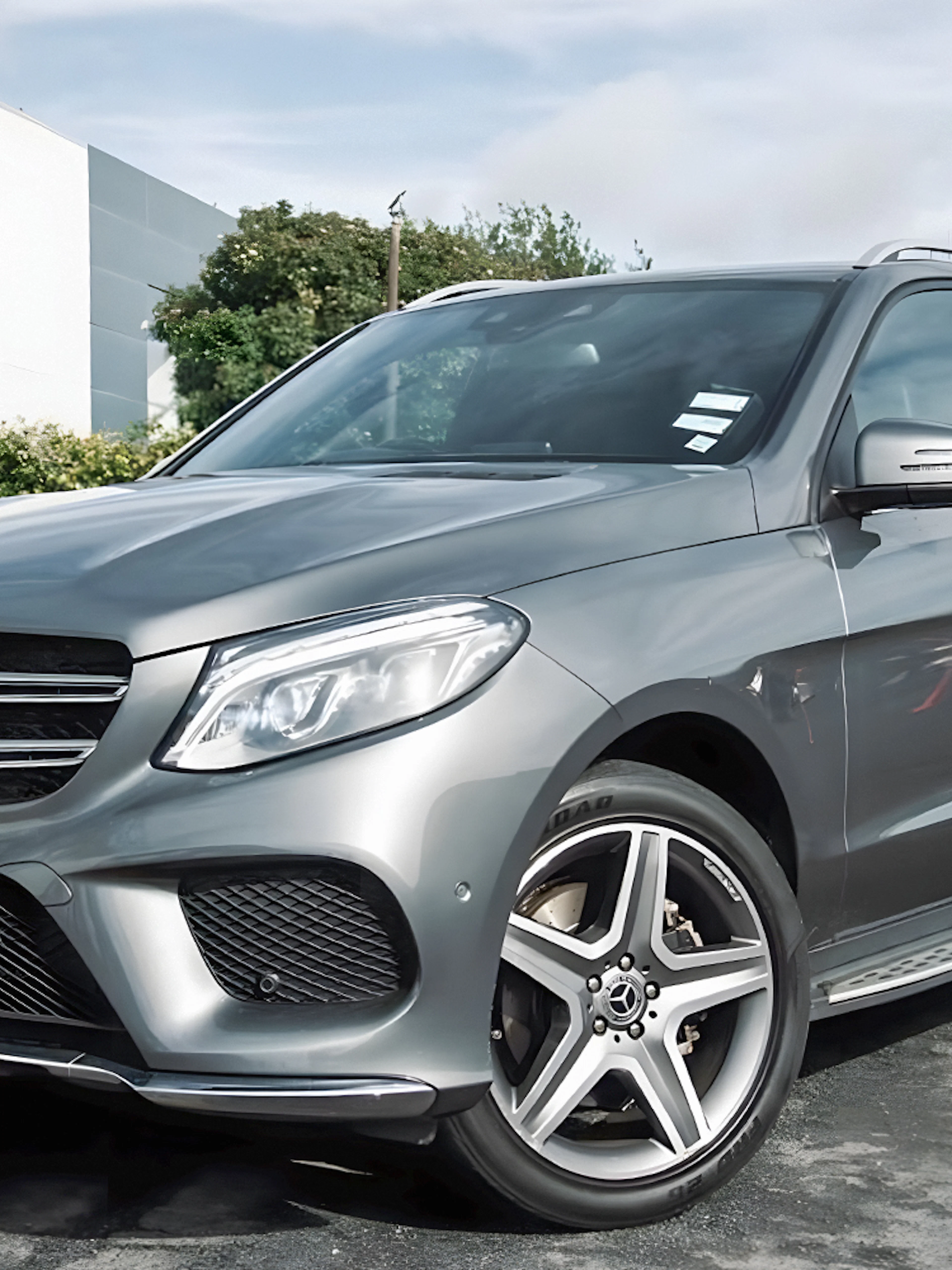 Mercedes SUV for private transfer from Auckland to Hobbiton Movie Set.