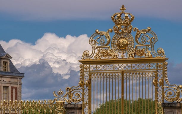 palace of versailles & gardens entry tickets with audio guide-4