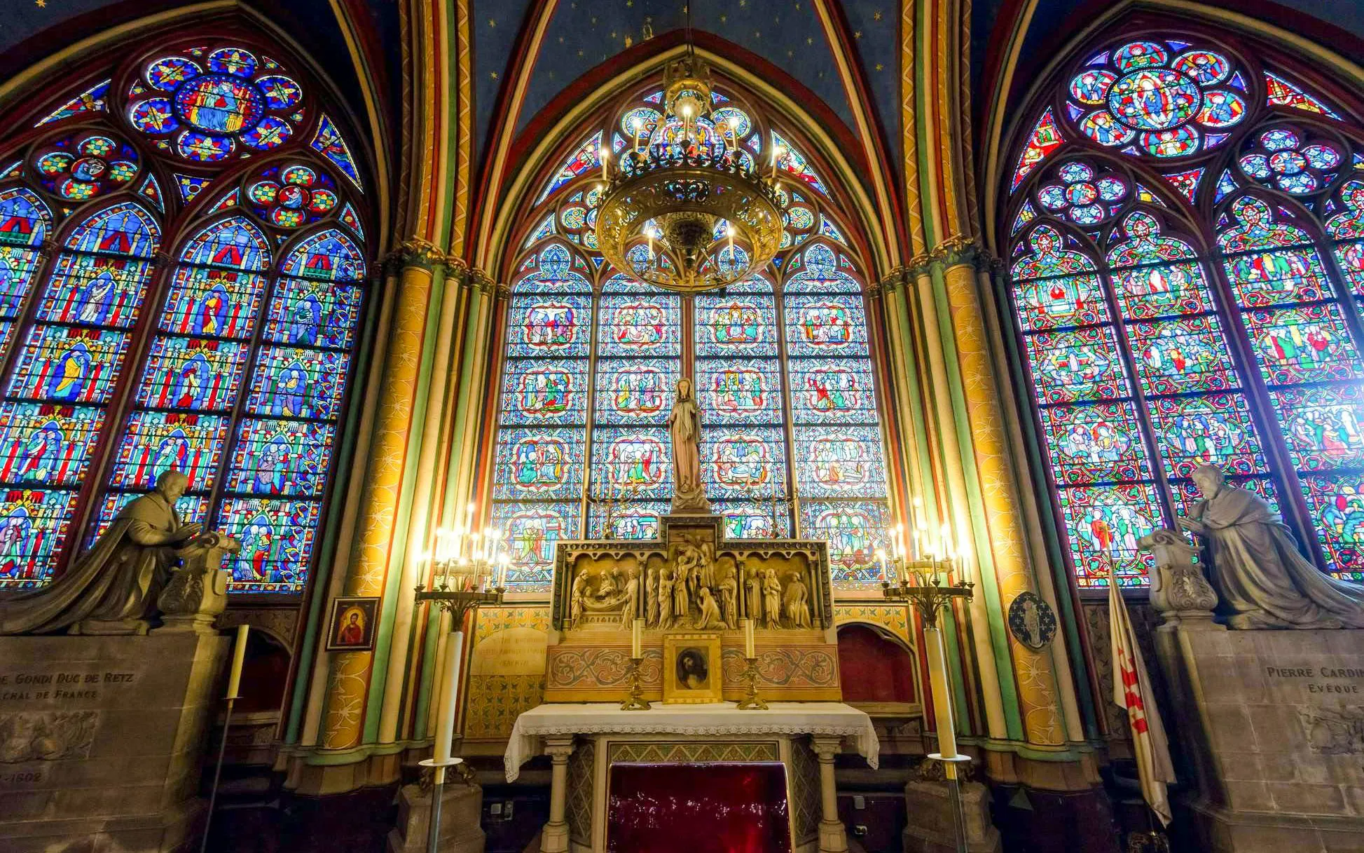 Paris Notre-Dame Treasury Guided Tour with Scheduled Slot