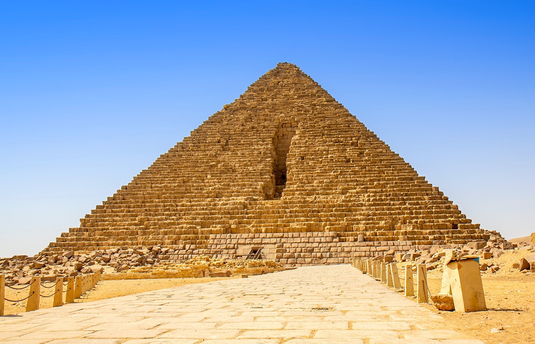 Comprehensive Guide to What's Inside Pyramids of Giza