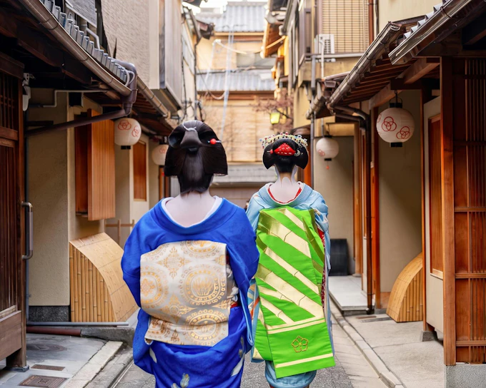 Kyoto: Geisha (Maiko) Show at Historic Zen Temple