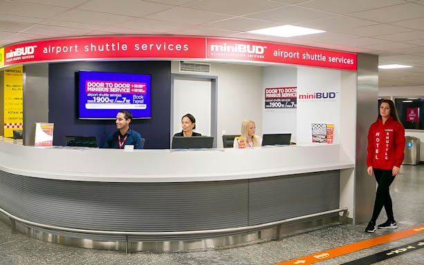 miniBUD airport shuttle service desk at Budapest Airport for Keleti Station transfers.
